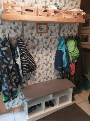 Eingang und Garderobe Eingang und Garderobe